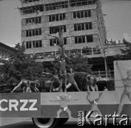 22.07.1966, Warszawa, Polska.
Defilada z okazji Święta Odrodzenia Polski (22 Lipca) na ulicy Marszałkowskiej.
Fot. Marek Zürn, zbiory Fundacji Ośrodka KARTA