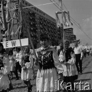 22.07.1966, Warszawa, Polska.
Defilada z okazji Święta Odrodzenia Polski (22 Lipca) na ulicy Marszałkowskiej.
Fot. Marek Zürn, zbiory Fundacji Ośrodka KARTA