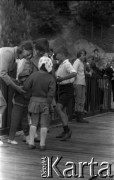 Lata 60., Stary Sącz, Polska.
Potańcówka na estradzie w plenerze.
Fot. Marek Zürn, zbiory Fundacji Ośrodka KARTA