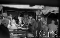 Lata 60., Warszawa, Polska.
Bazar na Pradze.
Fot. Marek Zürn, zbiory Fundacji Ośrodka KARTA
