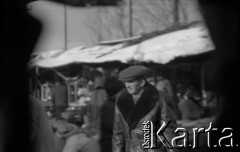 Lata 60., Warszawa, Polska.
Bazar na Pradze.
Fot. Marek Zürn, zbiory Fundacji Ośrodka KARTA