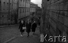 Lata 60., Warszawa, Polska.
Ulica Bednarska.
Fot. Marek Zürn, zbiory Fundacji Ośrodka KARTA