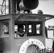 Lata 60., Warszawa (okolice), Polska.
Rejs po Kanale Żerańskim kutrem patrolowym KP-1 „Batory”.
Fot. Marek Zürn, zbiory Fundacji Ośrodka KARTA