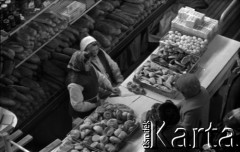 Lata 60., Warszawa, Polska.
Hala Mirowska.
Fot. Marek Zürn, zbiory Fundacji Ośrodka KARTA