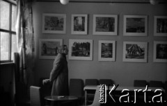 Lata 60., Warszawa, Polska.
Wystawa fotografii.
Fot. Marek Zürn, zbiory Fundacji Ośrodka KARTA