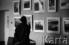 Lata 60., Warszawa, Polska.
Wystawa fotografii.
Fot. Marek Zürn, zbiory Fundacji Ośrodka KARTA