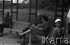 Lata 60., Warszawa, Polska.
W parku.
Fot. Marek Zürn, zbiory Fundacji Ośrodka KARTA