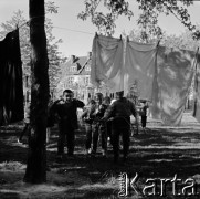 Lata 60., Warszawa, Polska.
Dzieci na Żoliborzu.
Fot. Marek Zürn, zbiory Fundacji Ośrodka KARTA