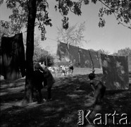 Lata 60., Warszawa, Polska.
Dzieci na Żoliborzu.
Fot. Marek Zürn, zbiory Fundacji Ośrodka KARTA