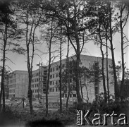 Lata 60., Warszawa, Polska.
Budowa osiedla mieszkaniowego.
Fot. Marek Zürn, zbiory Fundacji Ośrodka KARTA