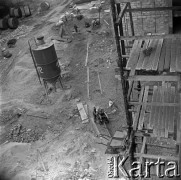 Lata 60., Warszawa, Polska.
Budowa osiedla mieszkaniowego.
Fot. Marek Zürn, zbiory Fundacji Ośrodka KARTA