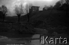 Lata 60., Bodzentyn, Polska.
Ruiny zamku.
Fot. Marek Zürn, zbiory Fundacji Ośrodka KARTA