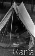 Lata 60., Augustów (okolice), Polska.
Biwak pod namiotem.
Fot. Marek Zürn, zbiory Fundacji Ośrodka KARTA