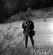 Lata 60., Puszcza Kampinoska, Polska.
Marek Zürn na wycieczce do Puszczy Kampinoskiej.
Fot. Marek Zürn, zbiory Fundacji Ośrodka KARTA