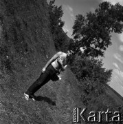 Lata 60., miejsce nieznane, Polska.
Marek Zürn podczas spływu kajakowego.
Fot. Marek Zürn, zbiory Fundacji Ośrodka KARTA