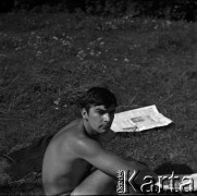 Lata 60., miejsce nieznane, Polska.
Marek Zürn podczas spływu kajakowego.
Fot. Marek Zürn, zbiory Fundacji Ośrodka KARTA