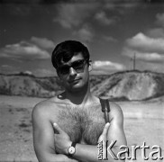 Lata 60., miejsce nieznane, Polska.
Marek Zürn podczas spływu kajakowego.
Fot. Marek Zürn, zbiory Fundacji Ośrodka KARTA