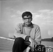 Lata 60., miejsce nieznane, Polska.
Marek Zürn podczas spływu kajakowego.
Fot. Marek Zürn, zbiory Fundacji Ośrodka KARTA