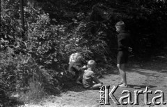 Lata 60., Mazowsze, Polska.
Dzieci wiejskie.
Fot. Marek Zürn, zbiory Fundacji Ośrodka KARTA