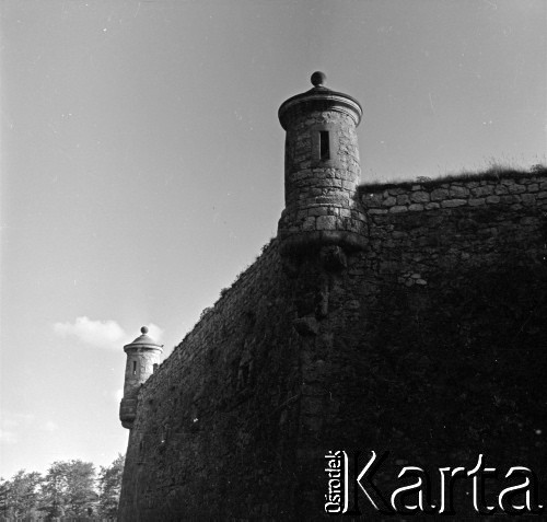 Lata 60., Sułoszowa, Polska.
Zamek Pieskowa Skała w Dolinie Prądnika.
Fot. Marek Zürn, zbiory Fundacji Ośrodka KARTA