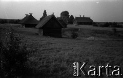 Lata 60., Mazury, Polska.
Krajobraz mazurski, chałupy.
Fot. Marek Zürn, zbiory Fundacji Ośrodka KARTA