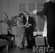 Lata 60., Warszawa, Polska.
Prywatka.
Fot. Marek Zürn, zbiory Fundacji Ośrodka KARTA