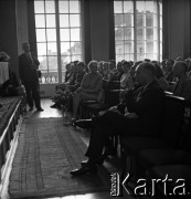 22.06.1966, Warszawa, Polska.
Jubileusz 50-lecia pracy naukowej prof. dr Marii Ossowskiej, n/z profesor Maria Ossowska (w głębi, w pierwszym rzędzie).
Fot. Marek Zürn, zbiory Fundacji Ośrodka KARTA