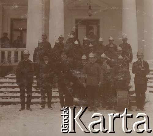 1900-1920, Sokola Góra, Polska.
Orkiestra przed dworem Walińskich w Sokolej Górze zimą.
Fot. NN, kolekcja rodziny Walińskich, zbiory Fundacji Ośrodka KARTA