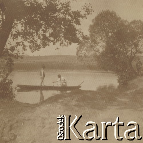 1900-1920, miejsce nieznane.
Mężczyzna i kobieta w kajaku na jeziorze.
Fot. NN, kolekcja rodziny Walińskich, zbiory Fundacji Ośrodka KARTA