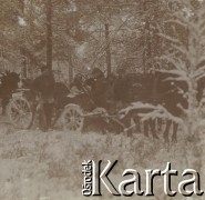 1900-1920, miejsce nieznane, Polska.
Zima. Mężczyźni podczas polowania.
Fot. NN, kolekcja rodziny Walińskich, zbiory Fundacji Ośrodka KARTA