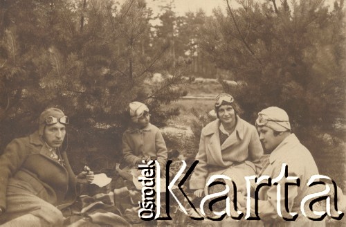 1930-1940, miejsce nieznane, Polska.
Przerwa w trasie. Piknik.
Fot. NN, kolekcja rodziny Walińskich, zbiory Fundacji Ośrodka KARTA