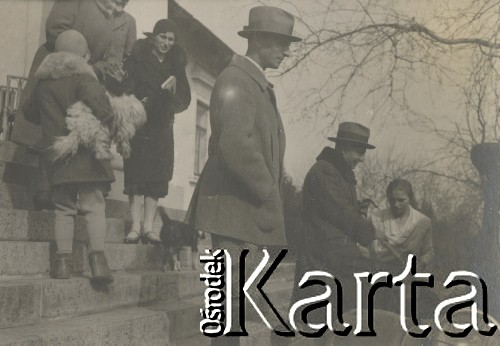 1930-1940, Sokola Góra, Polska.
Przed odjazdem z dworu.
Fot. NN, kolekcja rodziny Walińskich, zbiory Fundacji Ośrodka KARTA