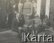 1930-1940, miejsce nieznane, Polska.
Przed polowaniem.
Fot. NN, kolekcja rodziny Walińskich, zbiory Fundacji Ośrodka KARTA