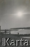 1930-1940, miejsce nieznane, Polska.
Krajobraz z jeziorem i kajakami.
Fot. NN, kolekcja rodziny Walińskich, zbiory Fundacji Ośrodka KARTA