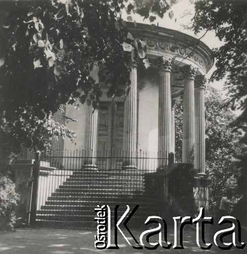 1930-1940, Puławy, Polska.
Świątynia Sybilli.
Fot. NN, kolekcja rodziny Walińskich, zbiory Fundacji Ośrodka KARTA