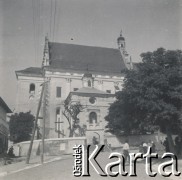 1930-1940, Kazimierz Dolny, Polska.
Kościół farny św. Jana Chrzciciela i św. Bartłomieja.
Fot. NN, kolekcja rodziny Walińskich, zbiory Fundacji Ośrodka KARTA