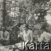 1930-1940, miejsce nieznane, Polska.
Piknik.
Fot. NN, kolekcja rodziny Walińskich, zbiory Fundacji Ośrodka KARTA