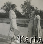 1930-1940, miejsce nieznane, Polska.
Spotkanie na drodze.
Fot. NN, kolekcja rodziny Walińskich, zbiory Fundacji Ośrodka KARTA