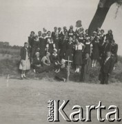 1930-1940, miejsce nieznane, Polska.
Grupa dziewcząt na wycieczce.
Fot. NN, kolekcja rodziny Walińskich, zbiory Fundacji Ośrodka KARTA