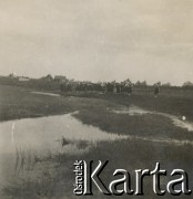 1930-1940, miejsce nieznane, Polska.
Grupa dziewcząt na wycieczce.
Fot. NN, kolekcja rodziny Walińskich, zbiory Fundacji Ośrodka KARTA