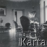 1930-1940, miejsce nieznane, Polska.
Wnętrze dworu.
Fot. NN, kolekcja rodziny Walińskich, zbiory Fundacji Ośrodka KARTA