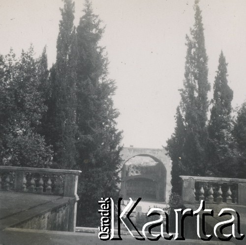 1930-1950, miejsce nieznane, Włochy.
Widok z tarasu.
Fot. NN, kolekcja rodziny Walińskich, zbiory Fundacji Ośrodka KARTA
