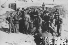 Brak daty, Kazachska SRR, ZSRR.
Grupa mężczyzn w strojach roboczych. 
Fot. NN, zbiory Ośrodka KARTA, udostępnił Edward Karluk