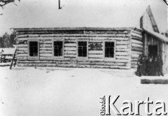 Październik 1955, Maslejewo, Krasnojarski Kraj, ZSRR.
Dom Jadwigi Pawlukowskiej, przymusowo zesłanej do Maslejewa po zwolnieniu z łagru w Norylsku.
Fot. NN, zbiory Ośrodka KARTA, udostępniła Jadwiga Pawlukowska.
