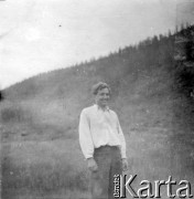 1954, Bastach, Magadańska obł., ZSRR.
Antoni (nazwisko nieznane), zesłaniec, Litwin, robił zdjęcia kołymskich krajobrazów, te fotografie wykonano nad rzeką Bastach.
Fot. NN, zbiory Ośrodka KARTA, udostępnił Jan Łopaciński.
