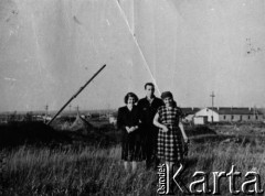 Brak daty, Norylsk, Krasnojarski Kraj, ZSRR.
Aleksander Żyźniewski w towarzystwie dwóch kobiet.
Fot. NN, zbiory Ośrodka KARTA, udostępnił Aleksander Żyźniewski