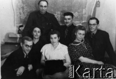 1954, Norylsk, Krasnojarski Kraj, ZSRR.
Od lewej: Jan Giedrys, Irena Komornicka, Zygmunt Czarnocki, NN, Witold Chalecki, NN, Tadeusz Nagłowski.
Fot. NN, zbiory Ośrodka KARTA, udostępnili Hanna i Zygmunt Czarnoccy