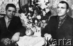 1955 lub 1956, Norylsk, Krasnojarski Kraj, ZSRR.
Jan Kriwel (po prawej), na przymusowej zsyłce po zwolnieniu z łagrów.
Fot. NN, zbiory Ośrodka KARTA, udostępnił Jan Kriwel