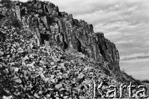 Ok.1955, Norylsk, Krasnojarski Kraj, ZSRR.
Góra-Ząb (Zub-gora) w okolicach Norylska, miejsce bogatych złóż rud miedzi.
Fot. NN, zbiory Ośrodka KARTA, udostępnił Józef Wójcik