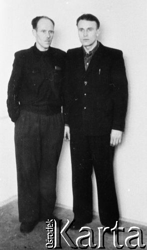 Lata 50., brak miejsca, ZSRR.
Byli więźniowie sowieckich łagrów, od lewej: Kazimierz Zienkiewicz i Józef Rymkiewicz.
Fot. NN, zbiory Ośrodka KARTA, udostępnił Kazimierz Zienkiewicz